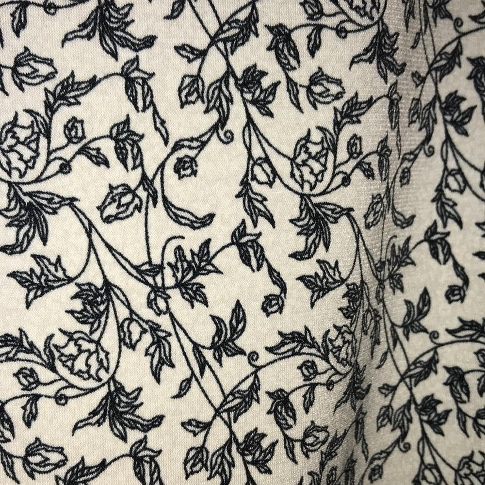 White House Black Market Black and White Floral Tank Top - Picture 4 of 4
